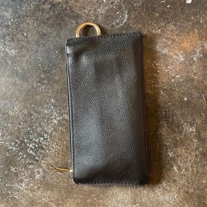 black clutch